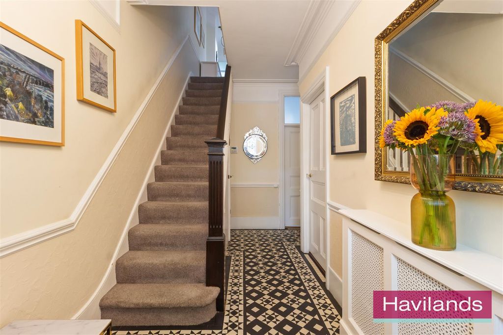 Property photo 2 of 30 Oakfield Road-14.Jpg