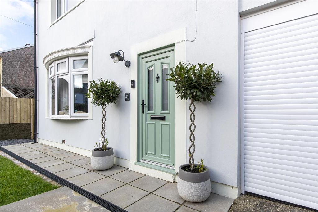 Property photo 3 of 31 0040-Woodlands-Park-0027.Jpg