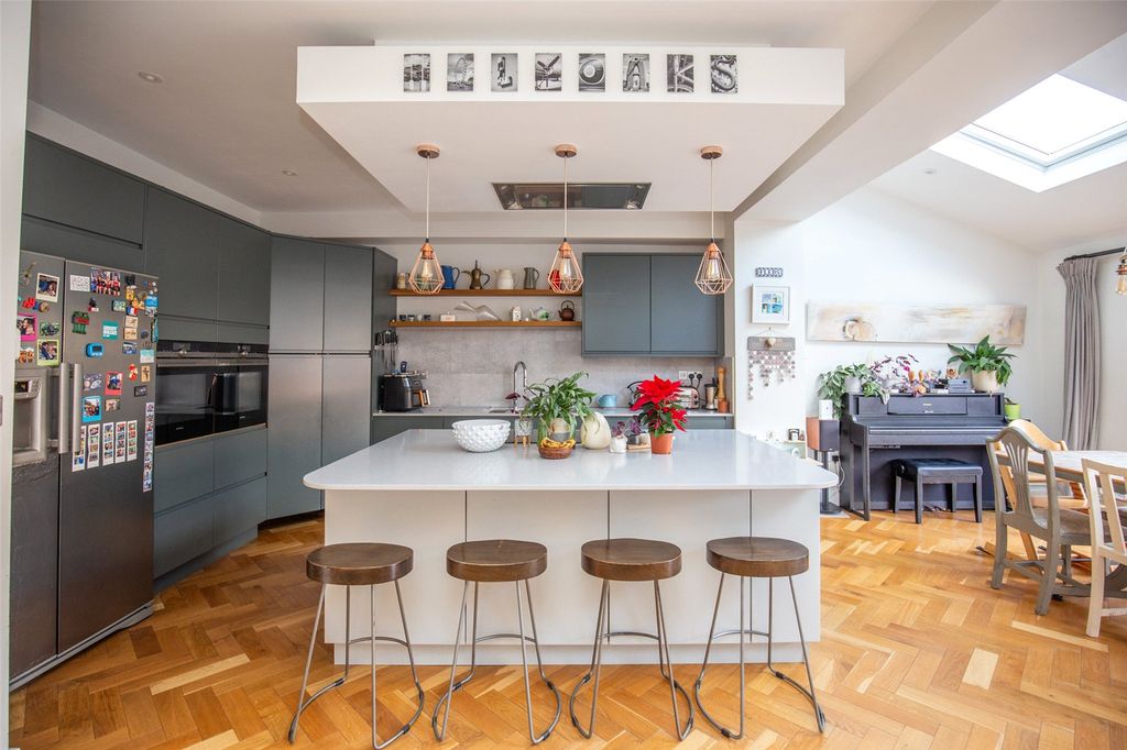 Property photo 1 of 37 Picture No. 30