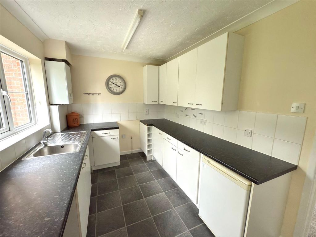 Property photo 3 of 11 Kitchen.Jpg