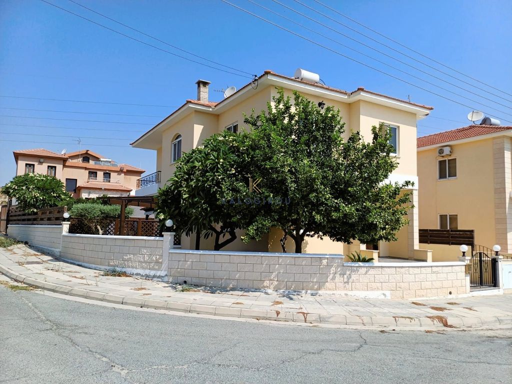 Property photo 2 of 25