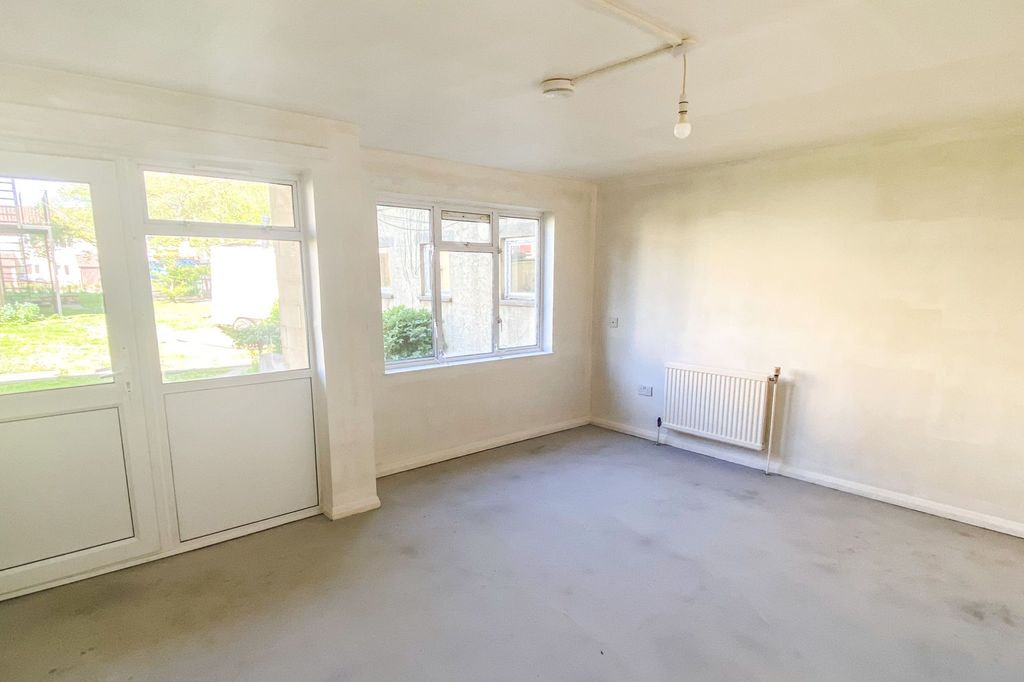 Property photo 2 of 8 1 Home Close, Newlands Road, Corsham, Wiltshire, Sn13 0Be