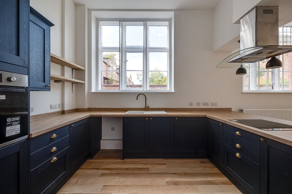 Property photo 1 of 10 Kitchen