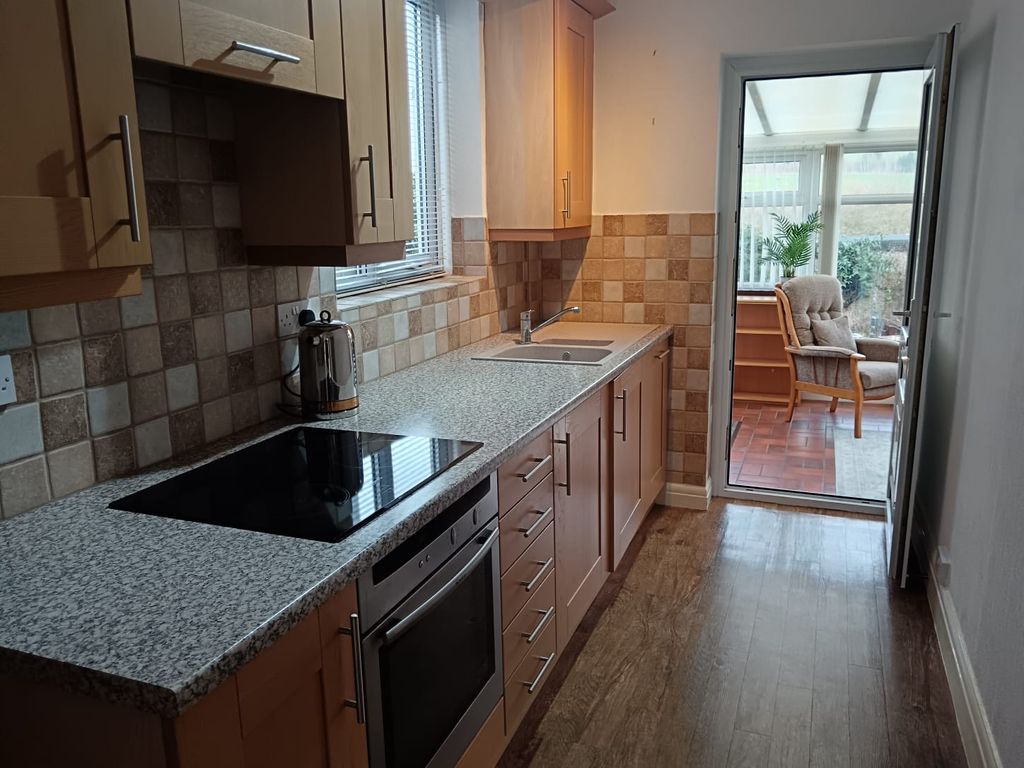 Property photo 3 of 14 Kitchen