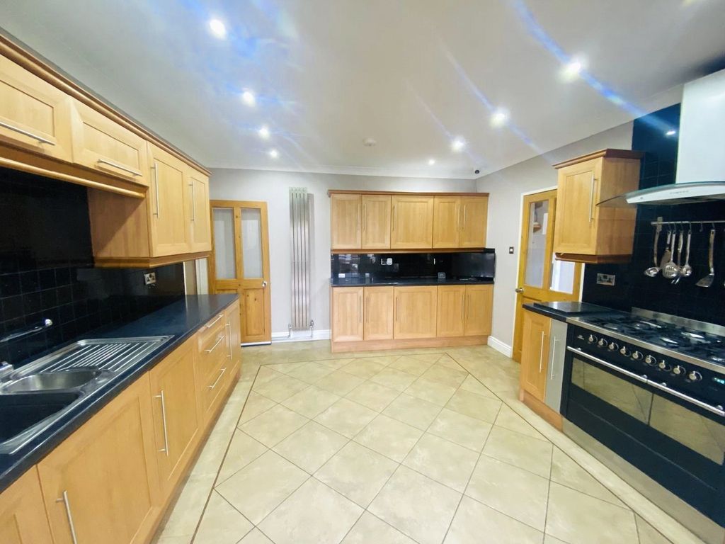 Property photo 3 of 24 Picture No. 12