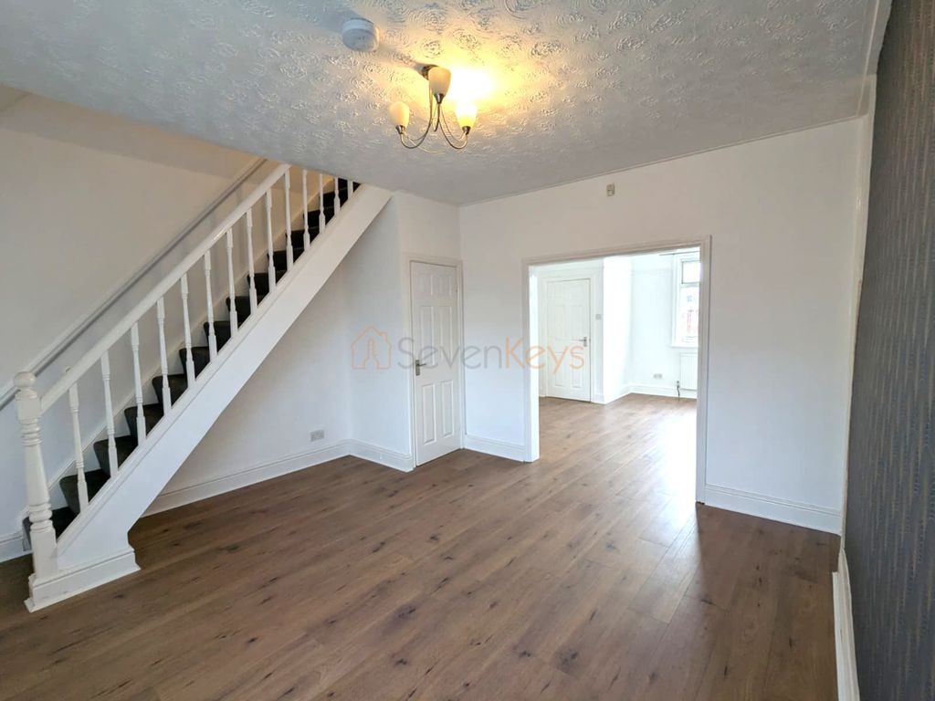 Property photo 3 of 10 99Fe65Fe-5B63-4502-9967-15F0Da5A8A5A