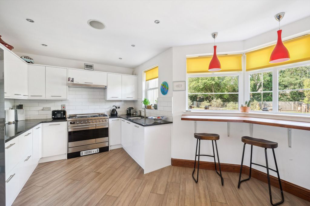 Property photo 2 of 19 Image