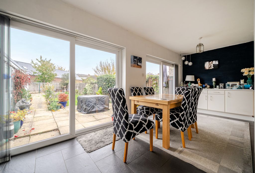 Property photo 2 of 12 1373578-21-690388...