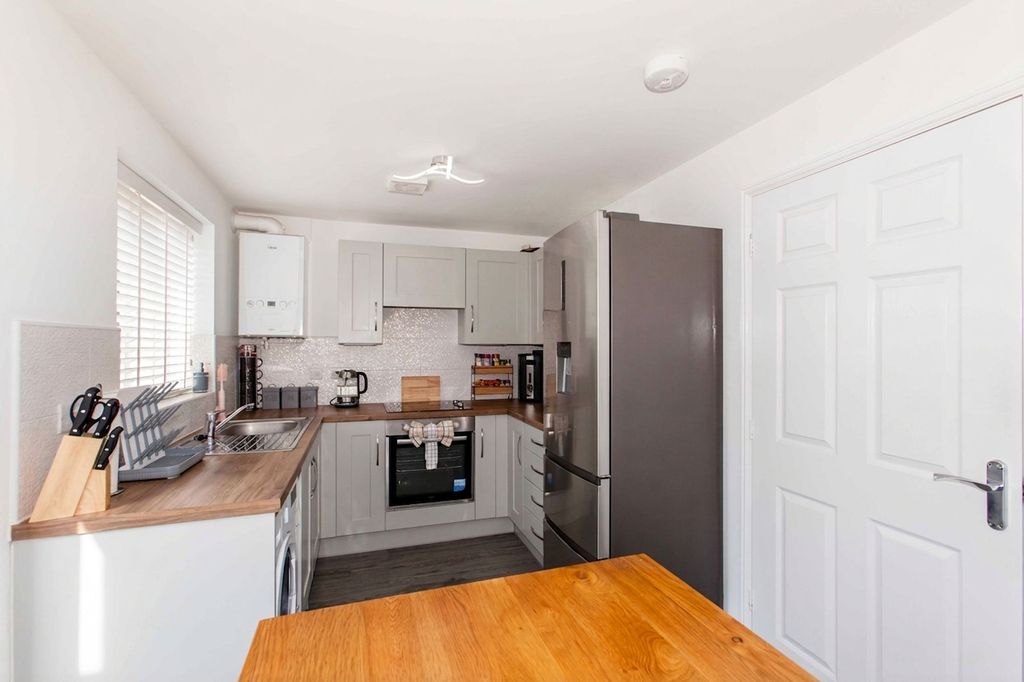 Property photo 2 of 20