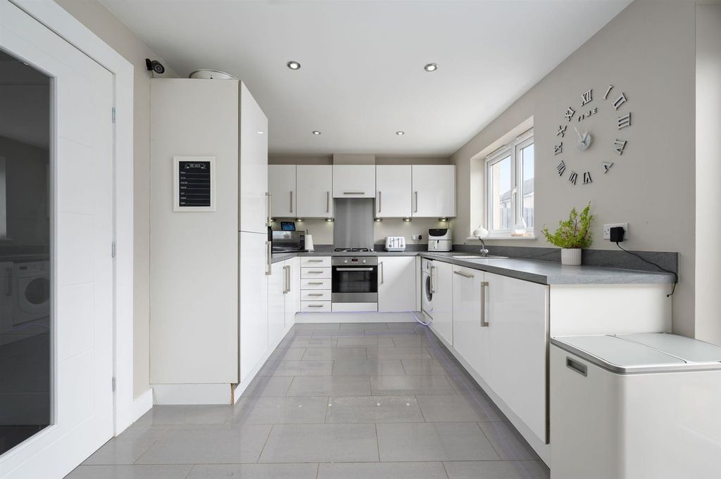 Property photo 3 of 39 6.Jpg