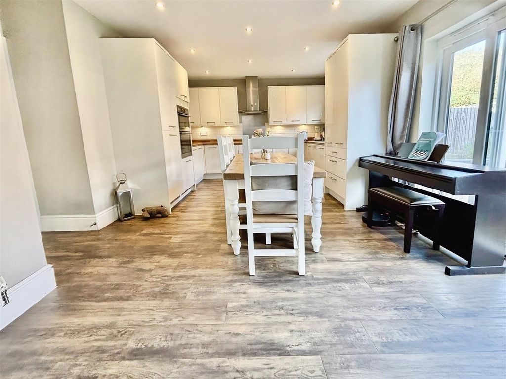 Property photo 2 of 21 Kitchen/Dining Room