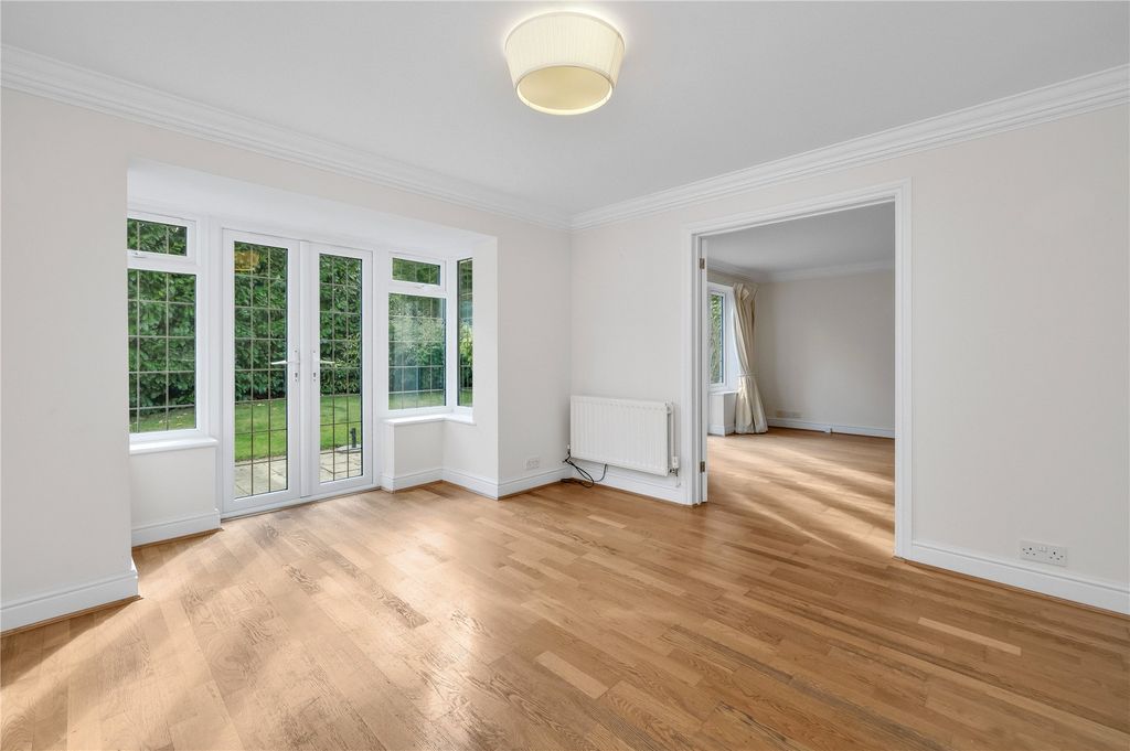 Property photo 3 of 17 19 Clevedon 14