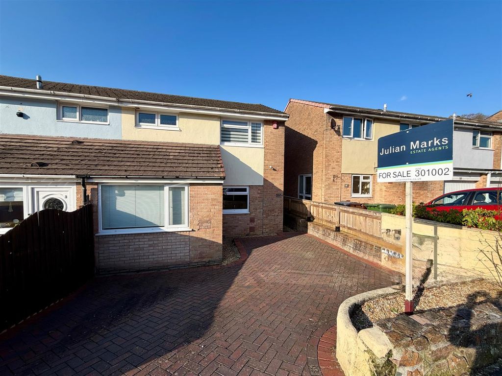 Property photo 1 of 16 Moulton Close