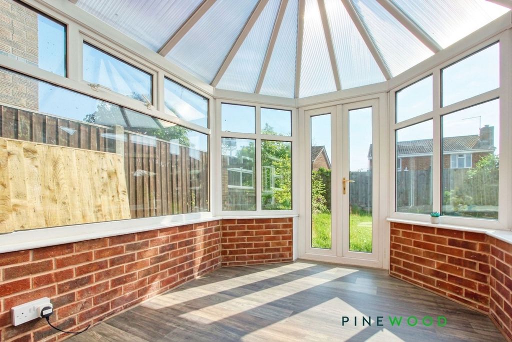 Property photo 2 of 16 Conservatory