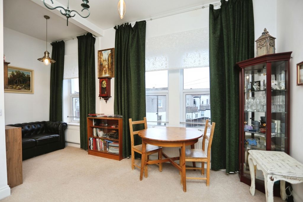 Property photo 2 of 10 Photo