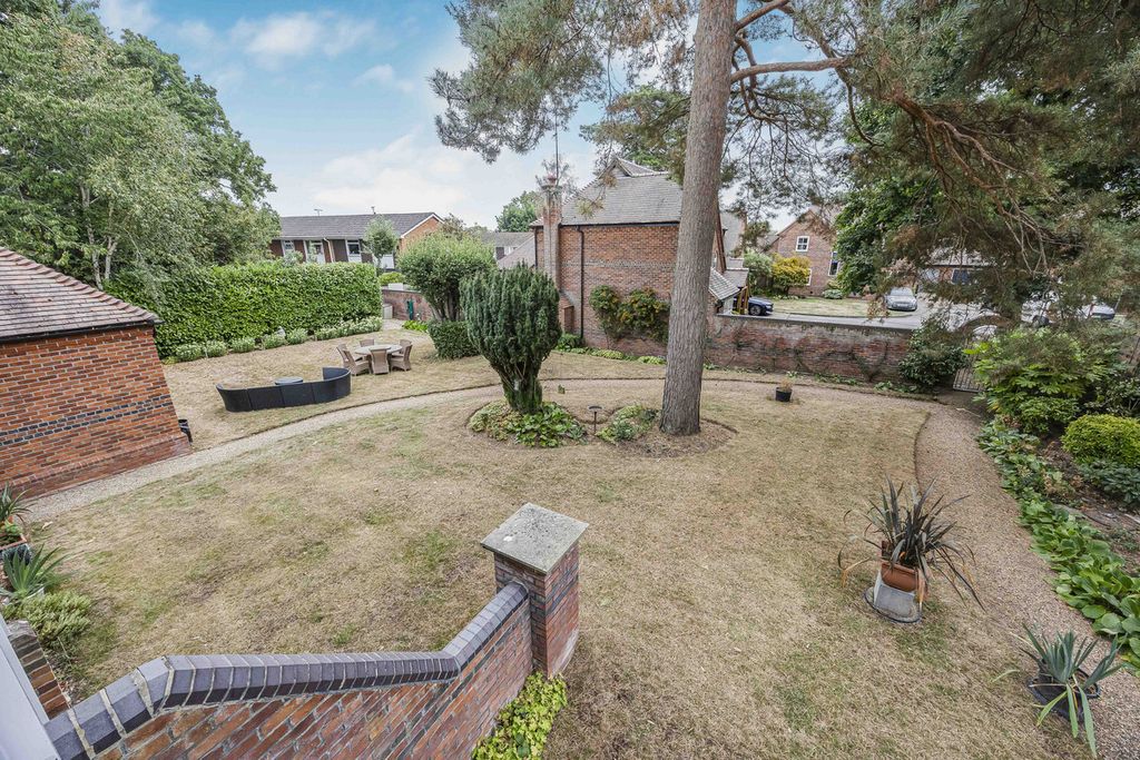 Property photo 2 of 30