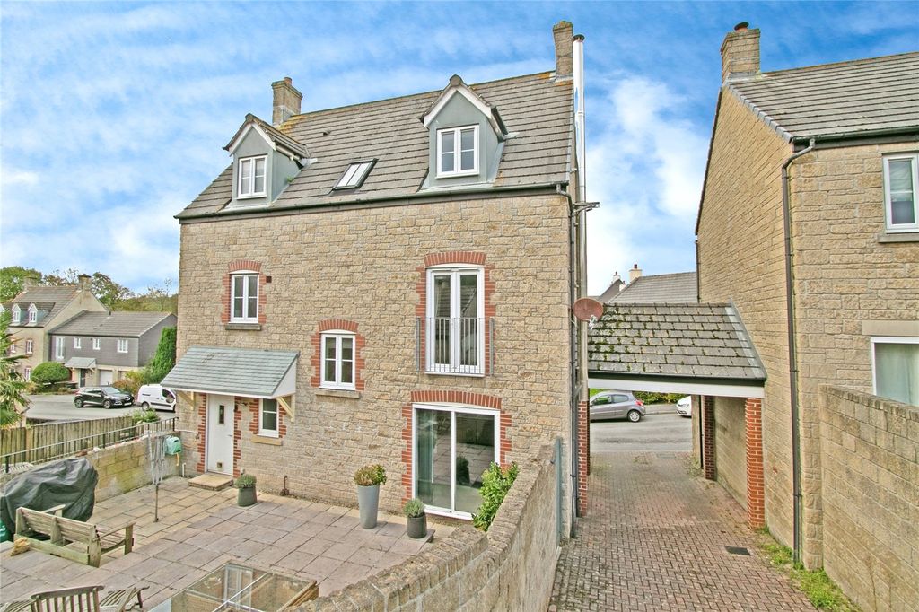 Property photo 3 of 19 Rear View