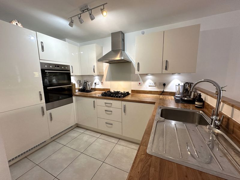 Property photo 3 of 15 Kitchen