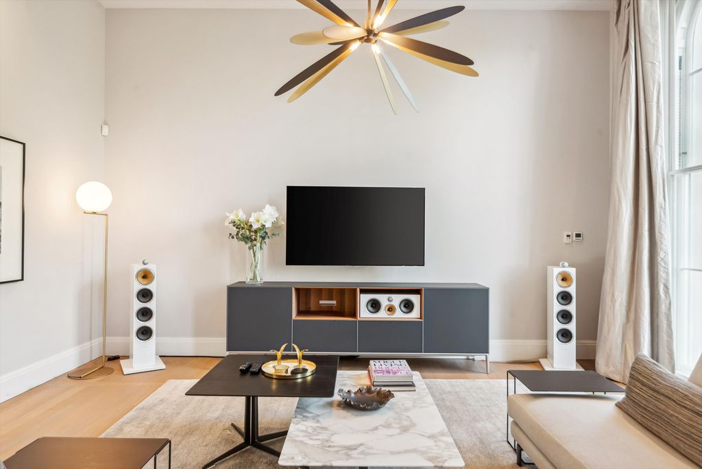 Property photo 3 of 19 Image