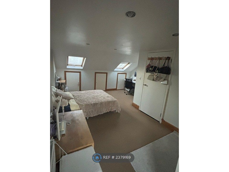 Property photo 1 of 7 Room F - Front View
