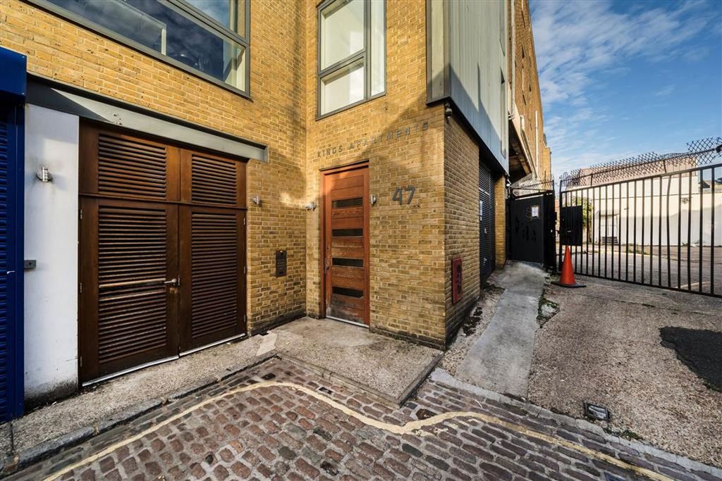 Property photo 1 of 8