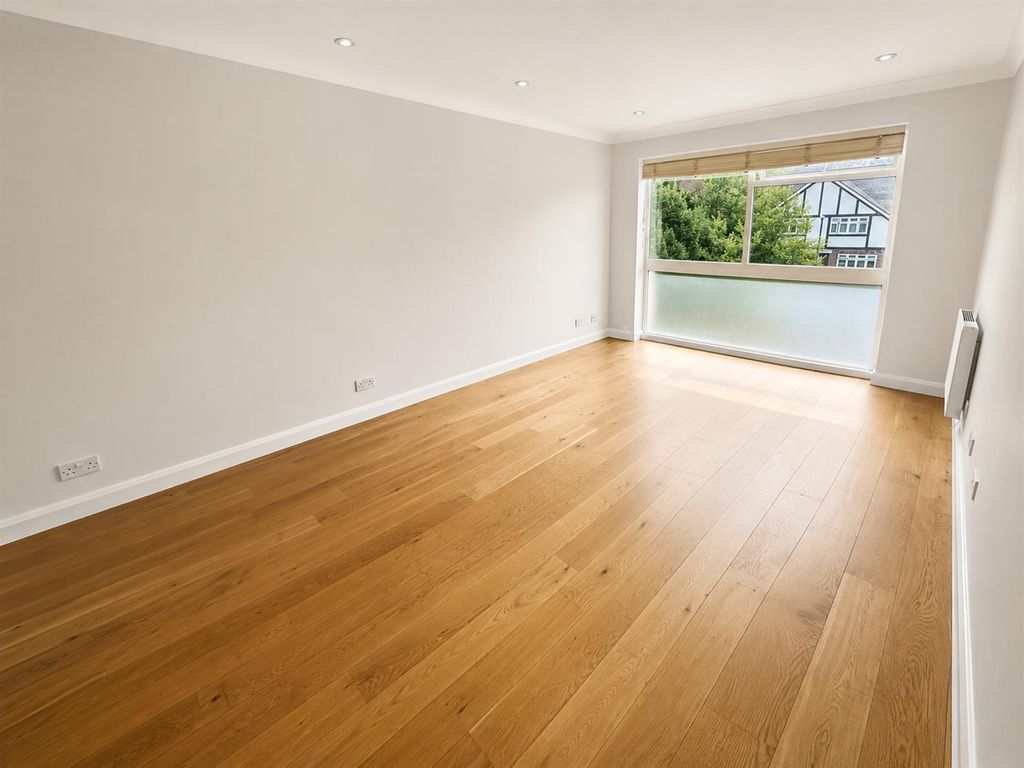 Property photo 3 of 9 Lounge.Png