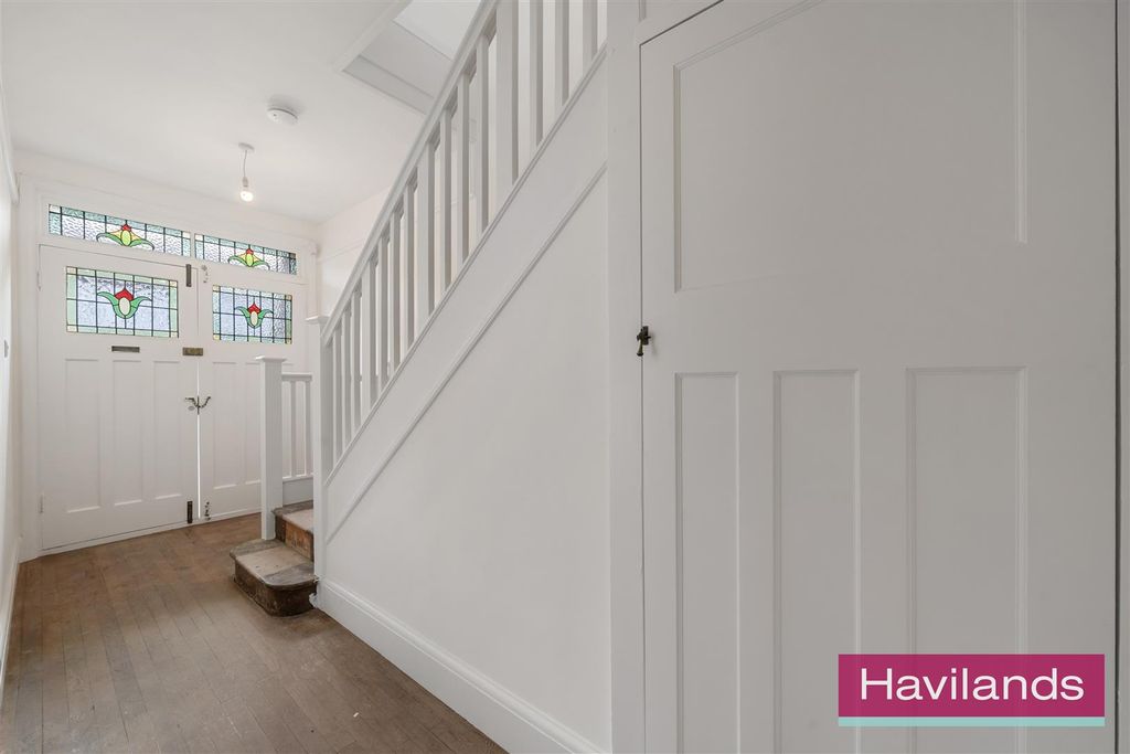 Property photo 1 of 12 Blakesware Gardens-8.Jpg