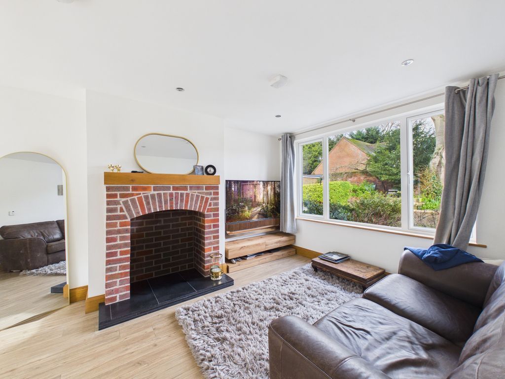 Property photo 3 of 10 Cedar Living