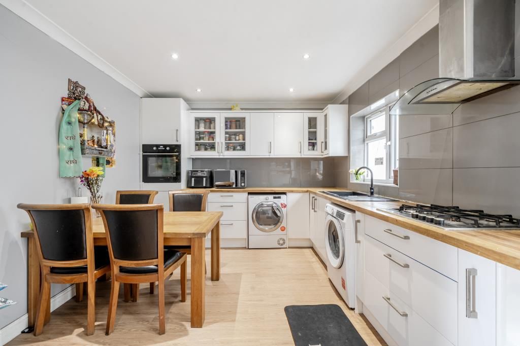 Property photo 2 of 19 Kitchen