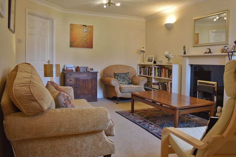 Property photo 3 of 14 Lounge