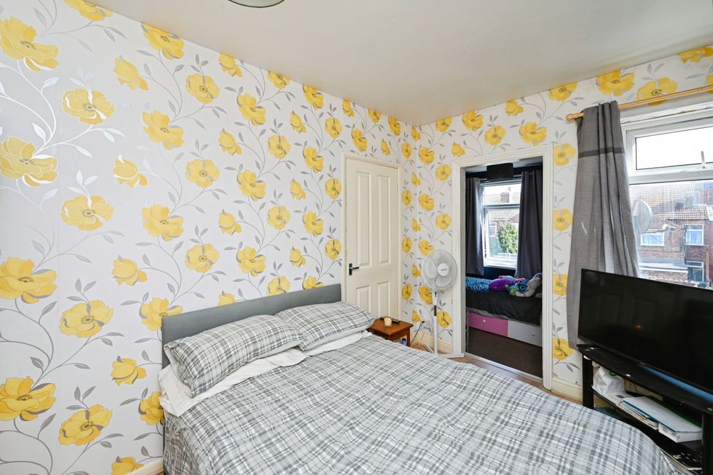 Property photo 1 of 5