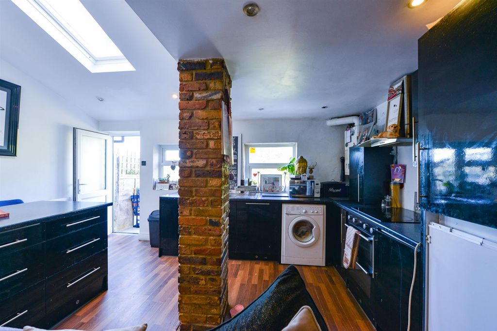 Property photo 3 of 14 Kitchen.Jpg