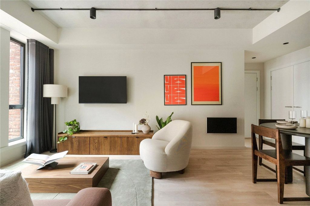 Property photo 2 of 13 Show Home