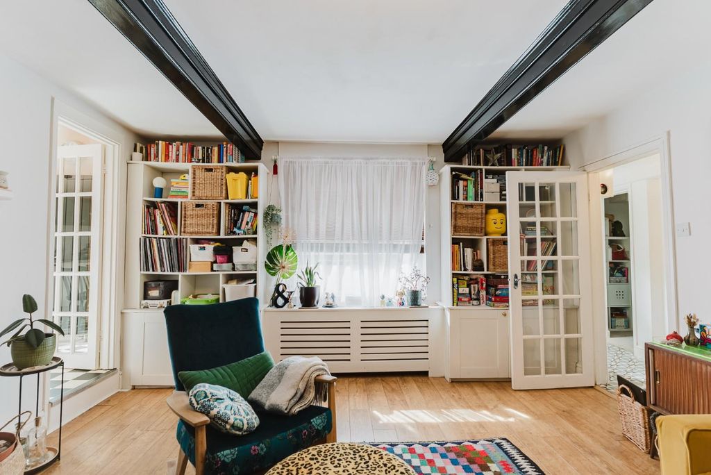 Property photo 2 of 13 46B Radford-59.Jpg