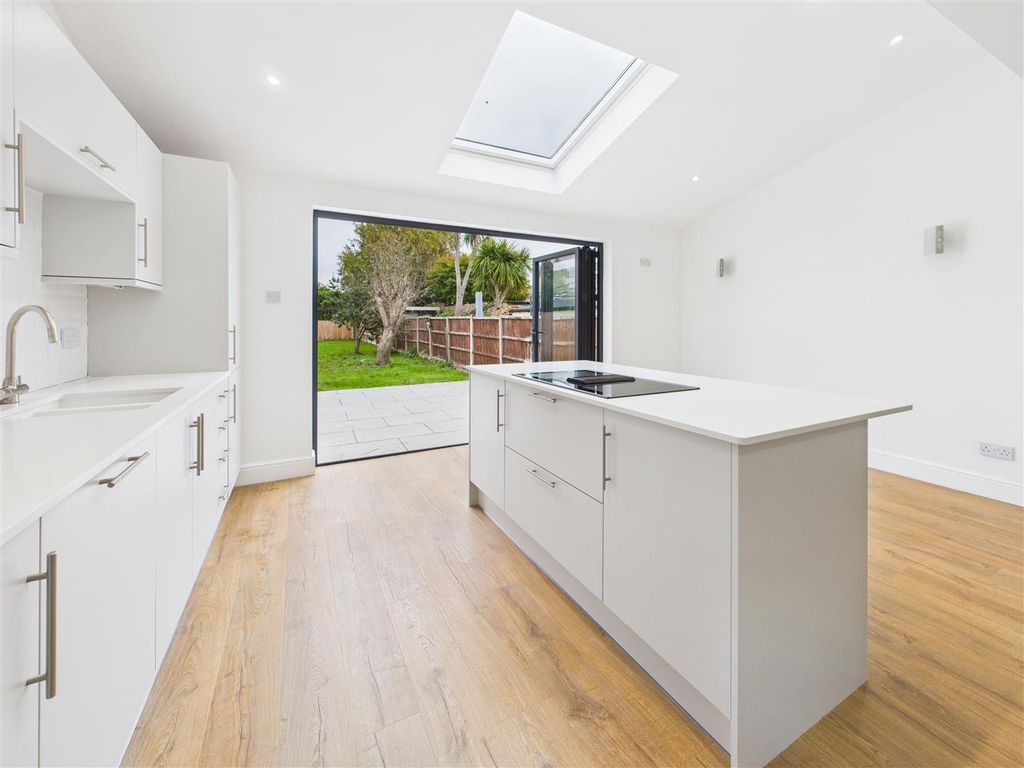 Property photo 3 of 24