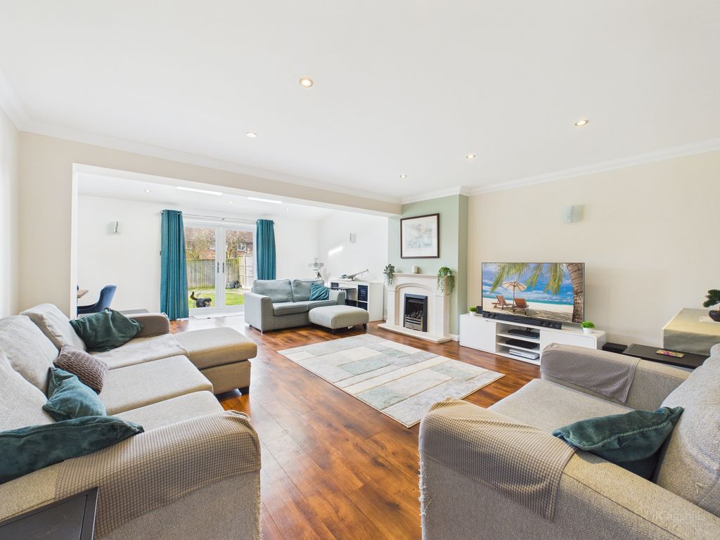 Property photo 2 of 16 Cam02119G0-Pr0554-Still004