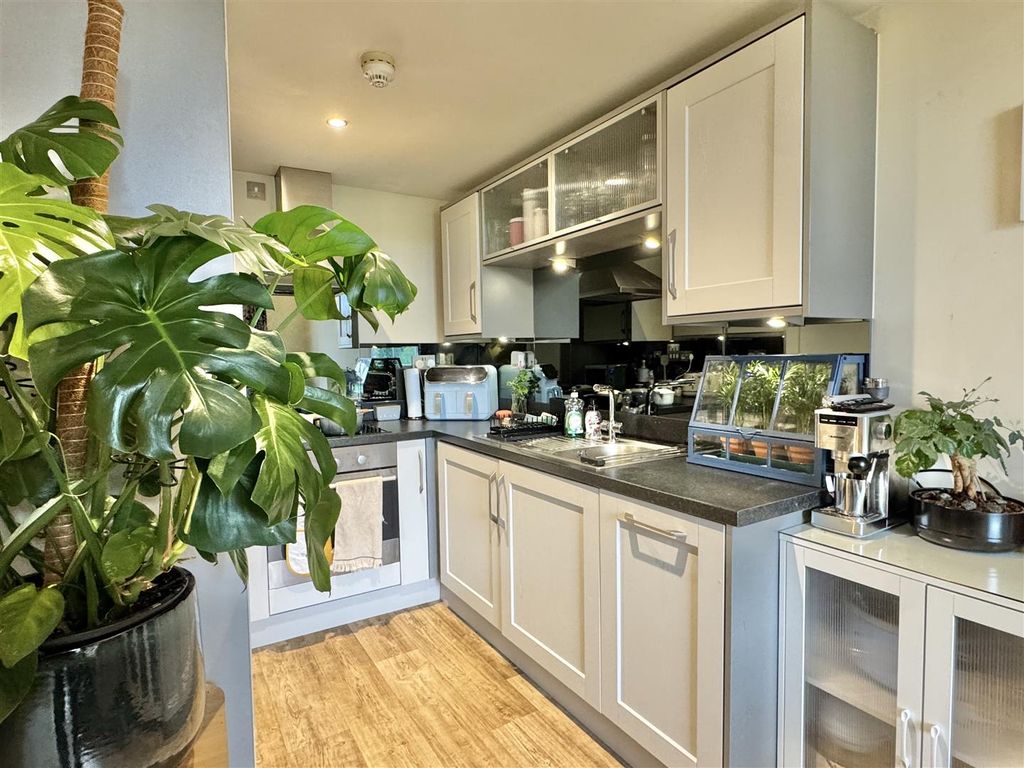 Property photo 3 of 15 Kitchen