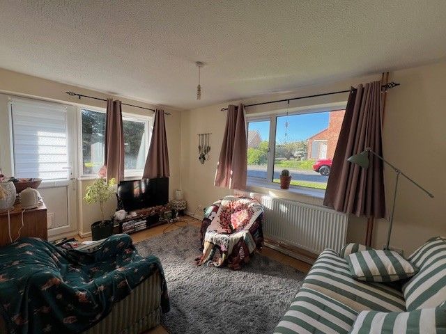 Property photo 2 of 7 Living Room