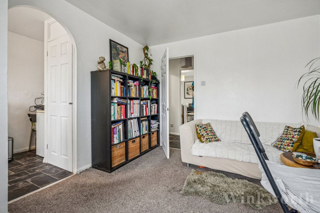 Property photo 2 of 9 Picture No. 10