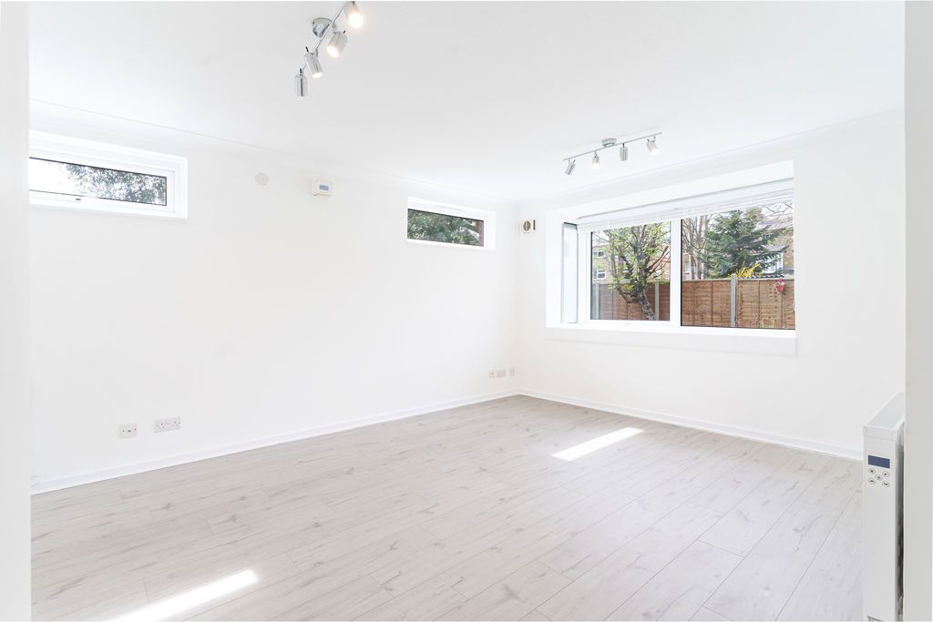 Property photo 3 of 13 Reception/Dining Room