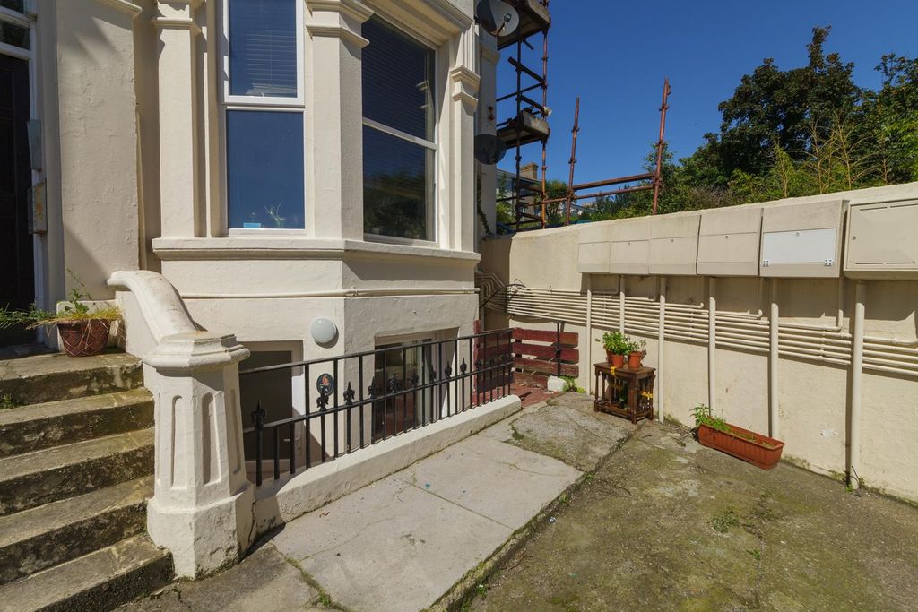 Property photo 3 of 11
