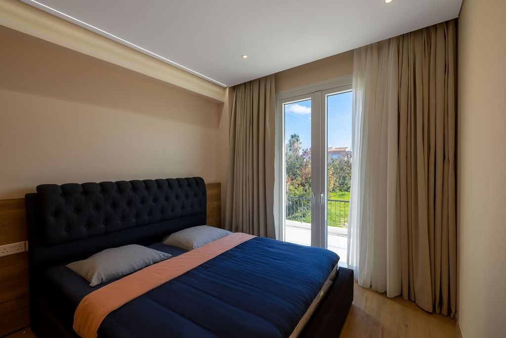 Property photo 3 of 27