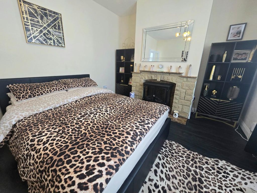 Property photo 3 of 13 Living