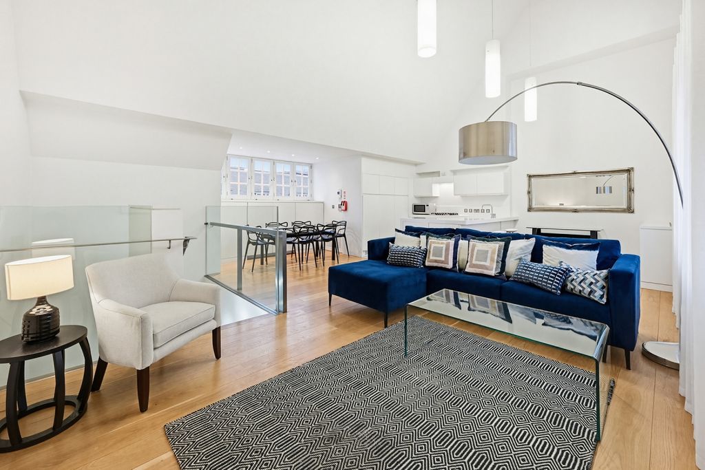 Property photo 1 of 9 Flat 4, 20 Swallo...