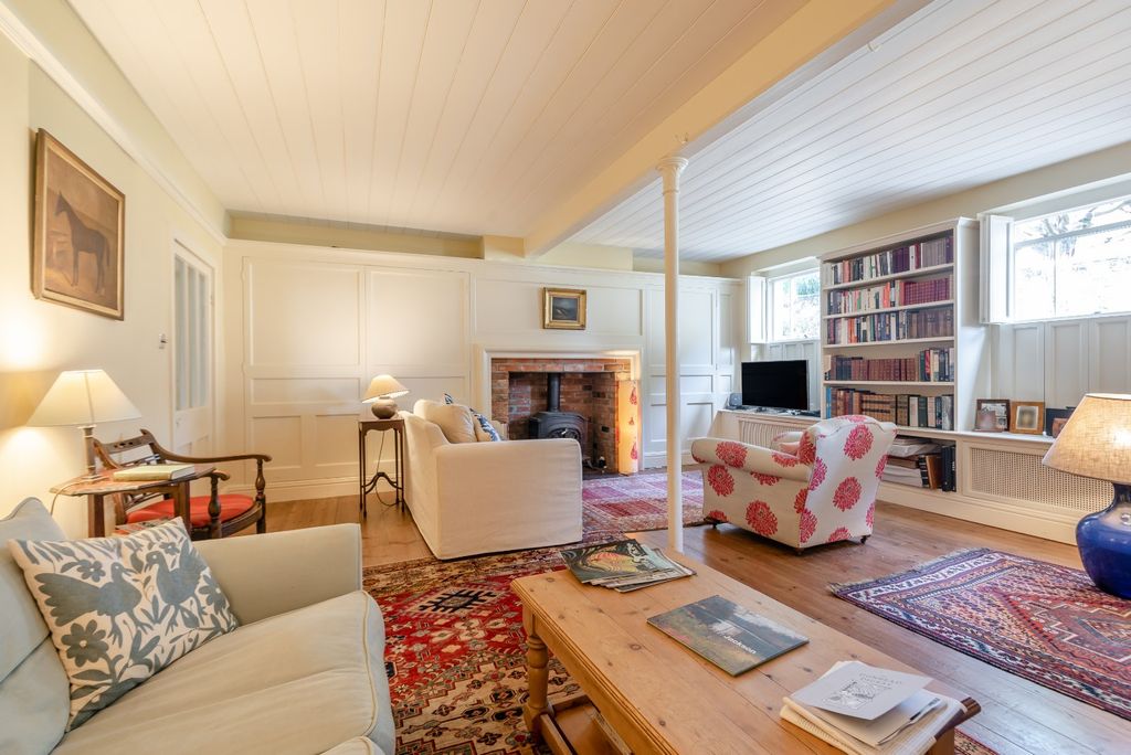 Property photo 2 of 10 Sitting Room