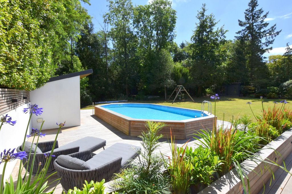 Property photo 2 of 23 Garden/Pool