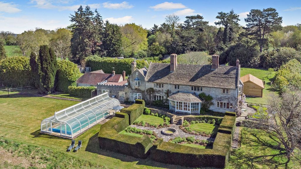 Property photo 2 of 28 Picture No. 33