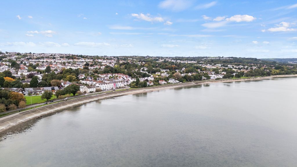 Property photo 2 of 29