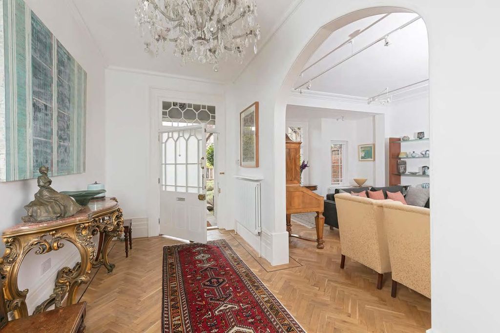 Property photo 2 of 28 Image