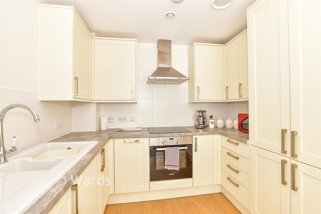 Property photo 1 of 8 Kitchen